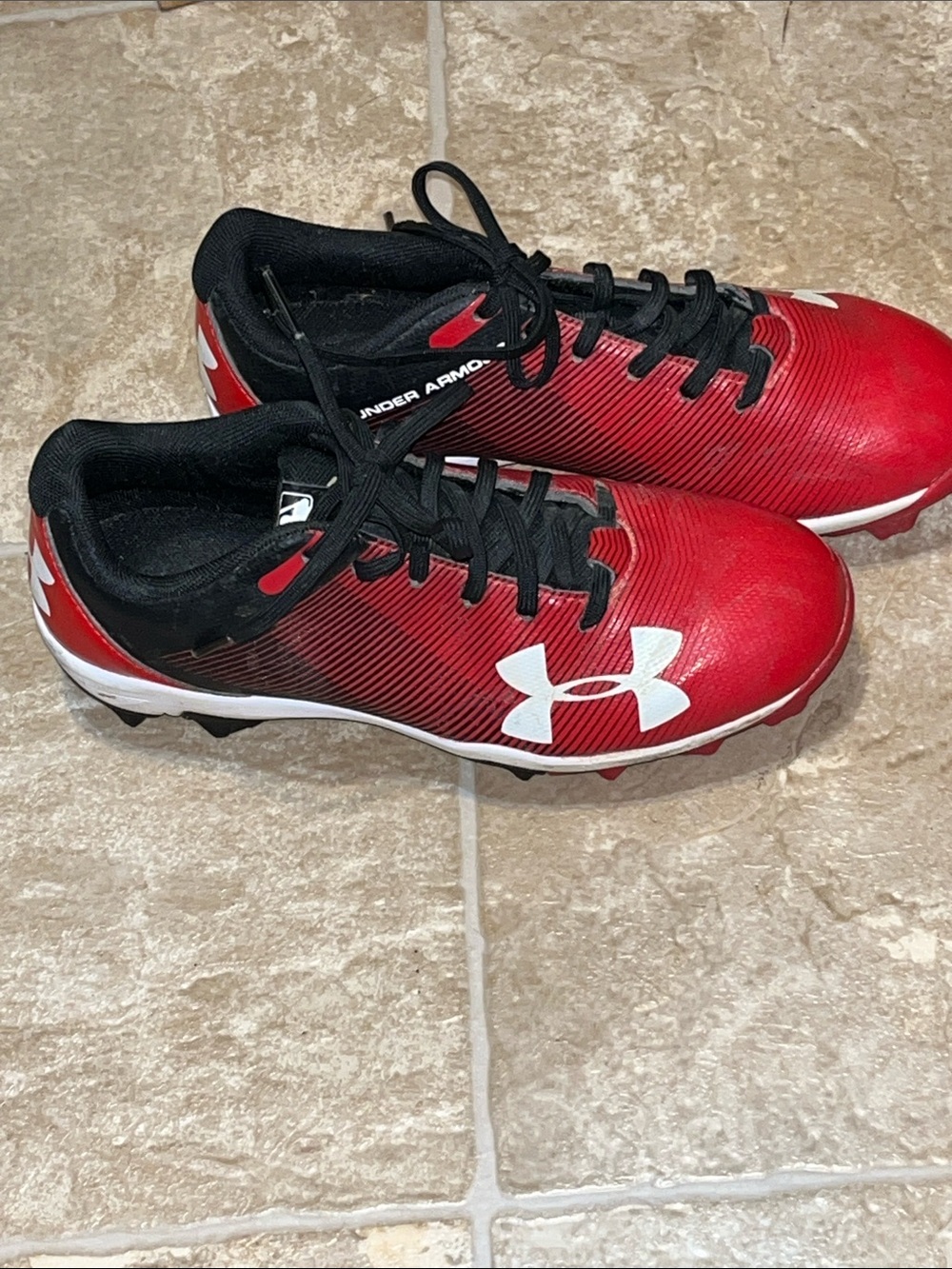 Under Armour Kids Red and Black Baseball Cleat Sneakers